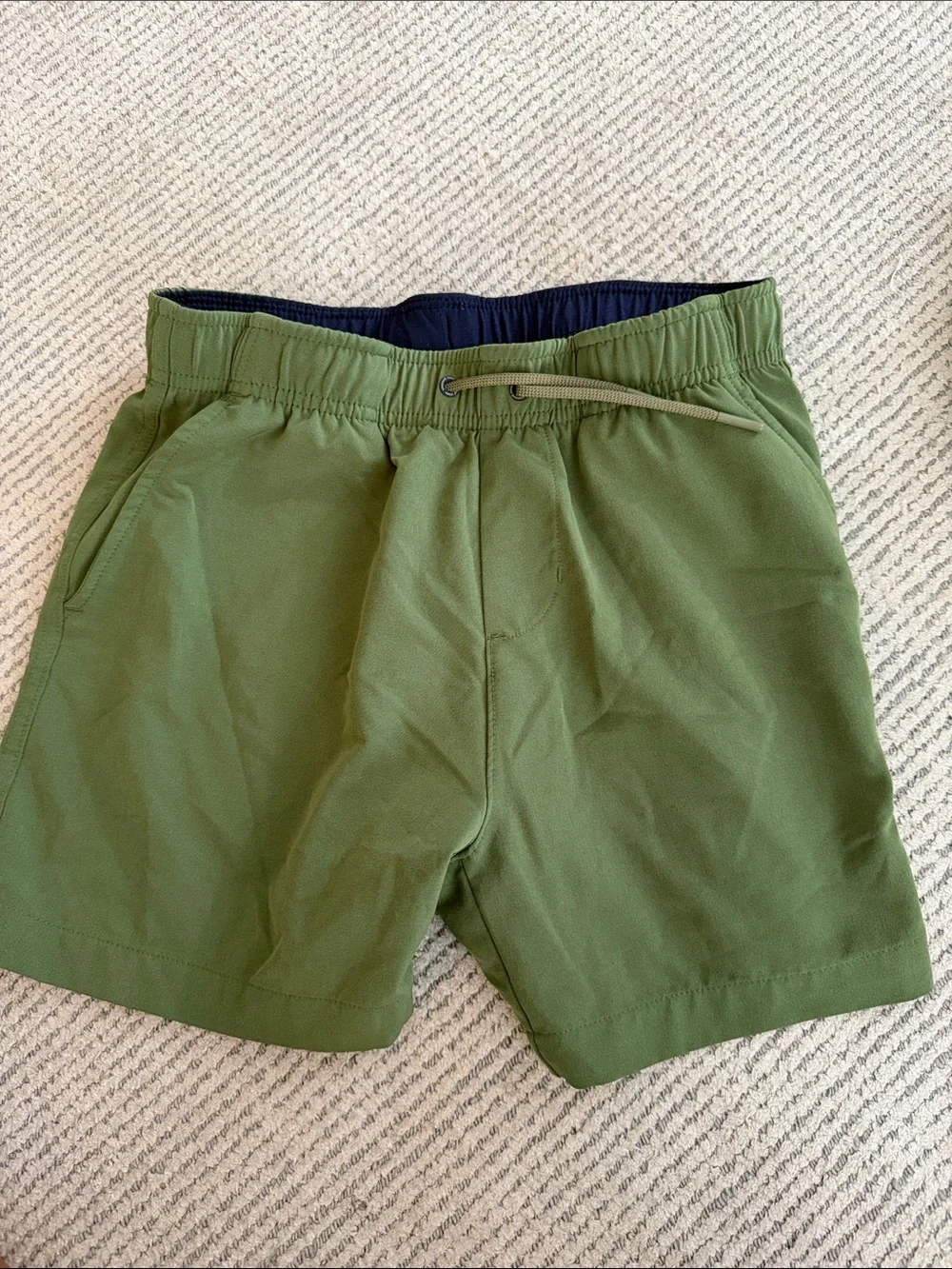 Vineyard vines, Boy’s Olive Green Active Drawstring Shorts size medium